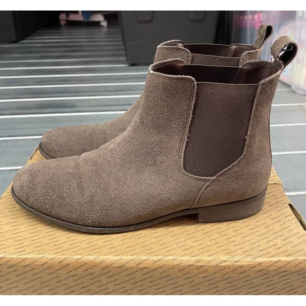 Urban Outfitters Suede Leather Chelsea Boots Womens 9 Brown Ankle